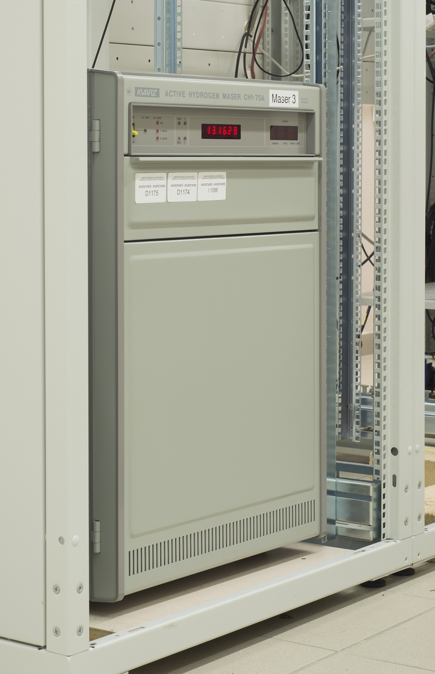CH1-75A active hydrogen maser